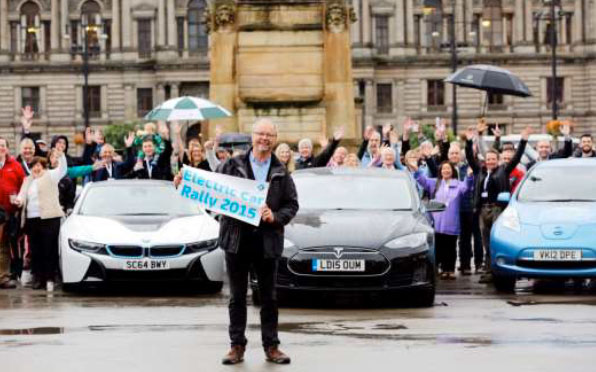 Robert Llewellyn, in George Square, Glasgow, to wave off EST’s EV Rally, in September 2015. (Source: Energy Saving Trust, Scotland)