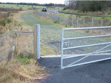 Open mammal fencing gates