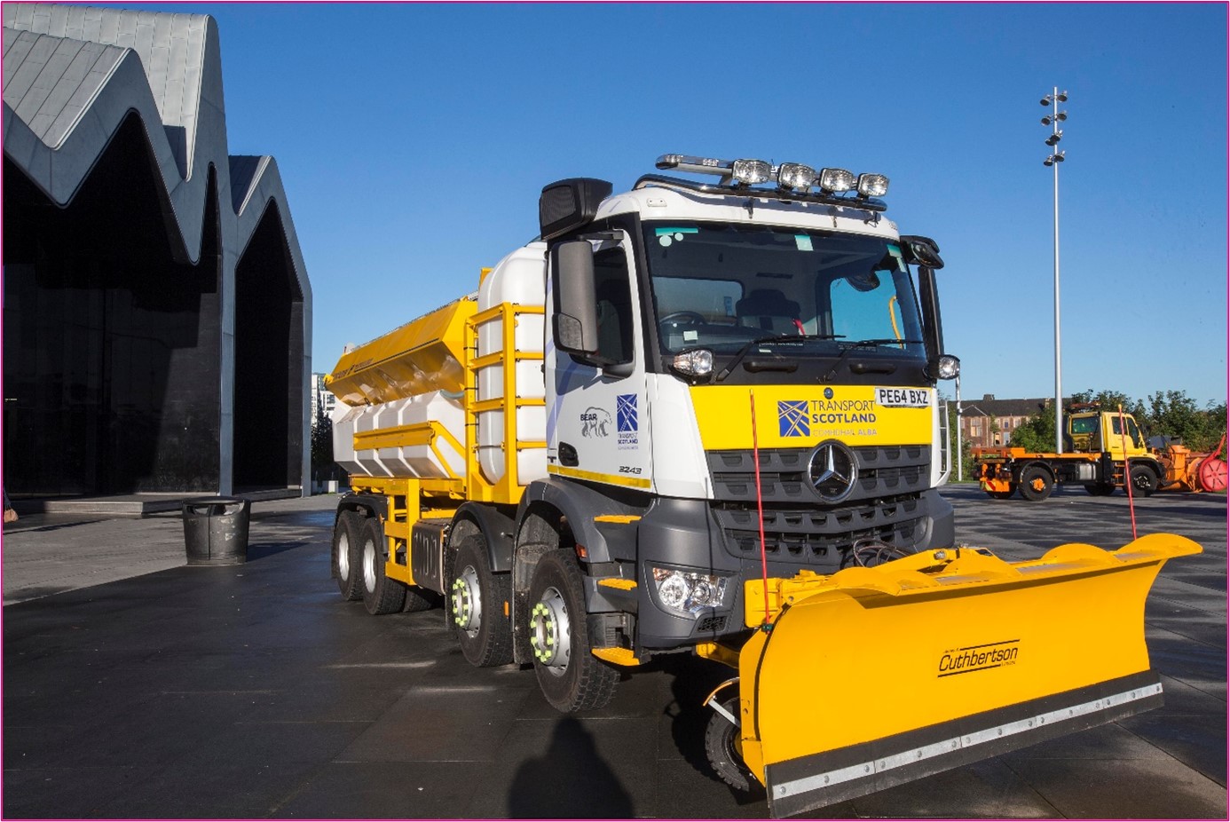 Figure 7 3: A snowplough/gritter, preparing to treat the Network
